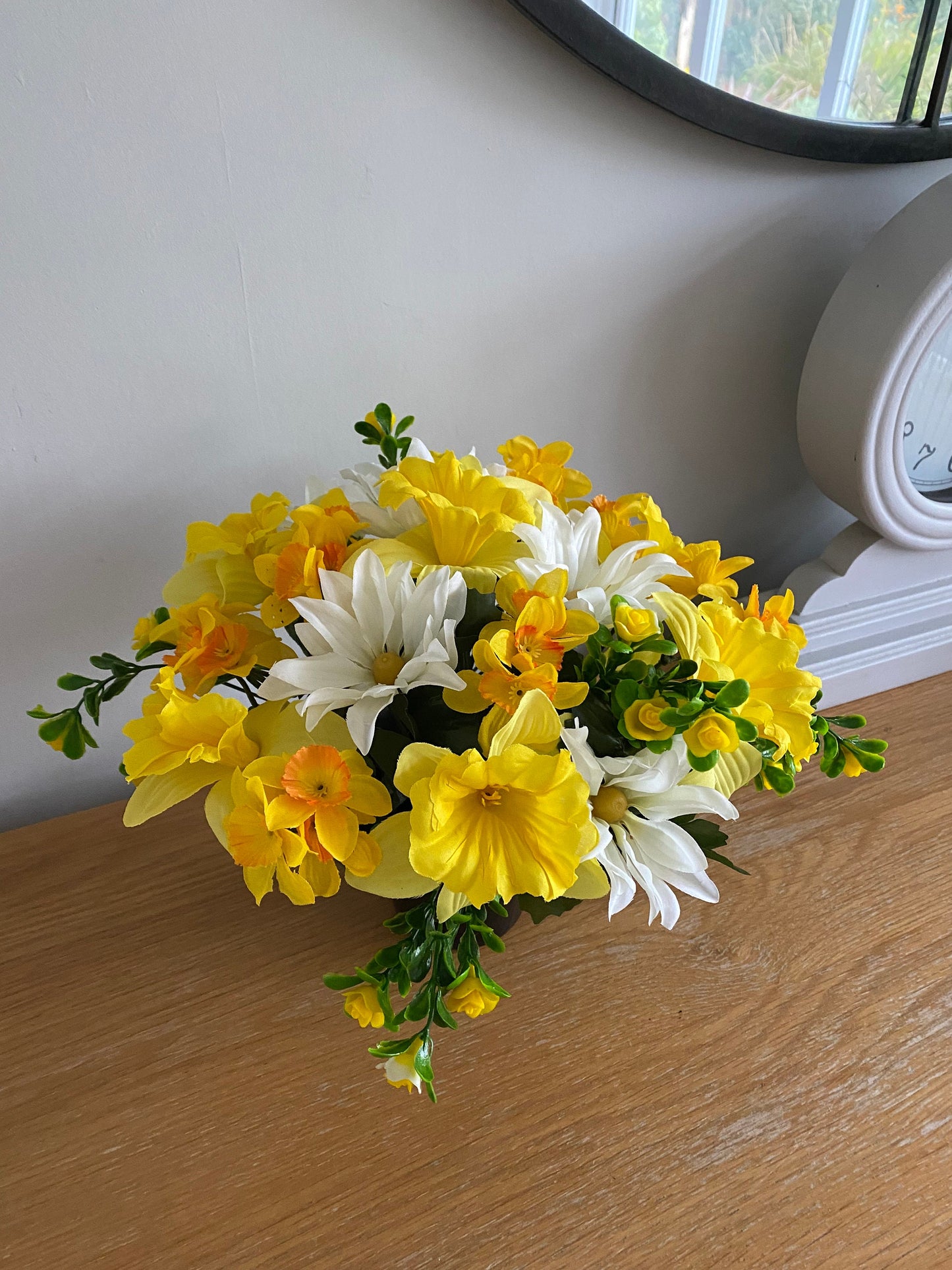 Artificial Daffodil, Daisy, Narcissus and Mini Bud Grave Flower Arrangement
