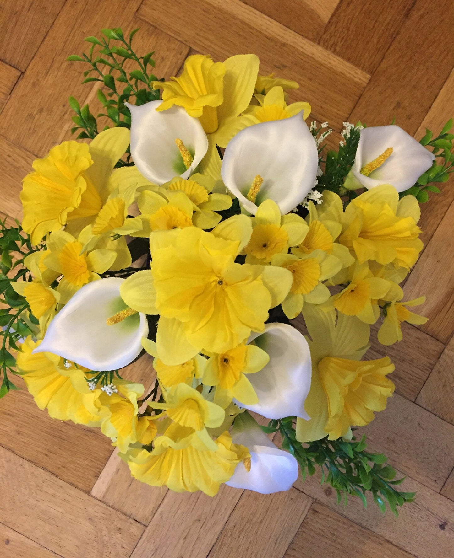 Artificial silk flower Daffodils and Lily Graveside Arrangement FREE POSTAGE