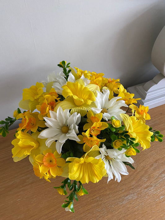 Artificial Daffodil, Daisy, Narcissus and Mini Bud Grave Flower Arrangement