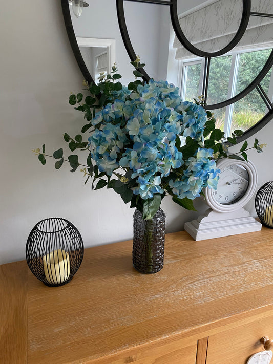 Natural Look 7 Blue Hydrangeas & 5 Eucalyptus Stems with Vase Faux Flowers Flower Arrangement Home Decor Free Postage