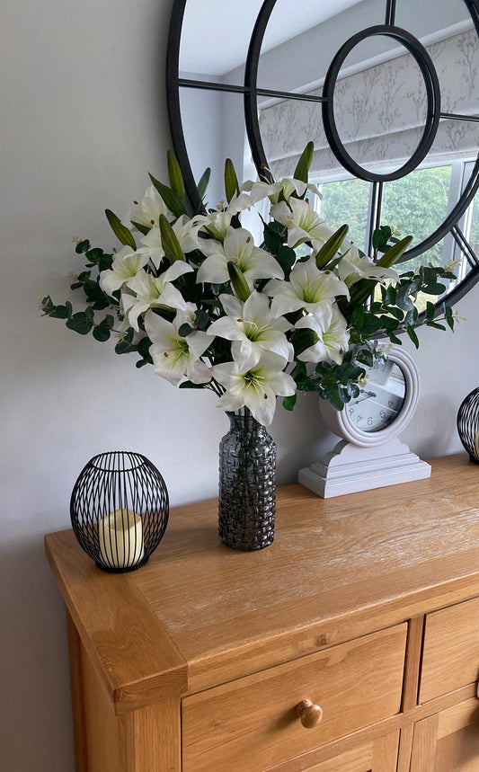Vase full of Lilies and Eucalyptus Luxury Faux Silk Flower Arrangement Complete with A Clear Glass Vase FREE POSTAGE