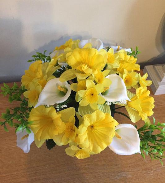 Artificial silk flower Daffodils and Lily Graveside Arrangement FREE POSTAGE