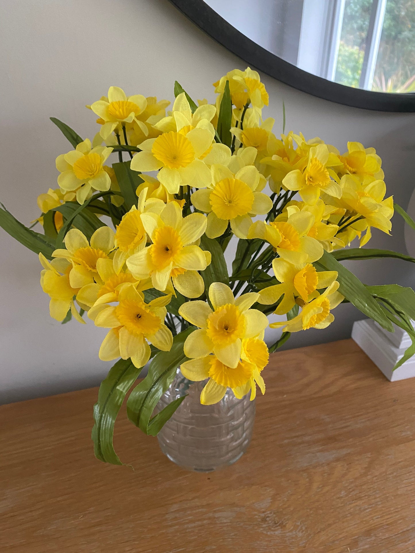 Artificial Mini Daffodils Narcissus Flowers x 4  Bunches  24 Stems 72 Heads