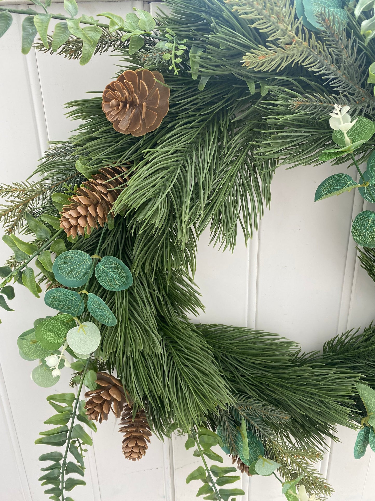 Large 60cm Plastic Christmas Wreath with Pine Spruce, Cones and Eucalyptus